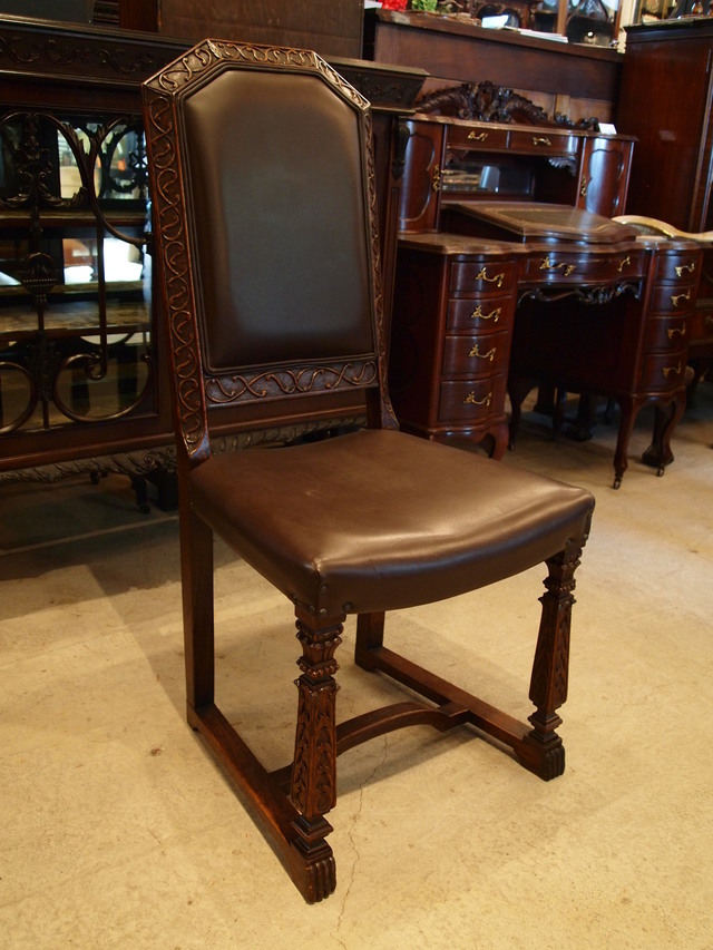 chair271030b_02.JPG