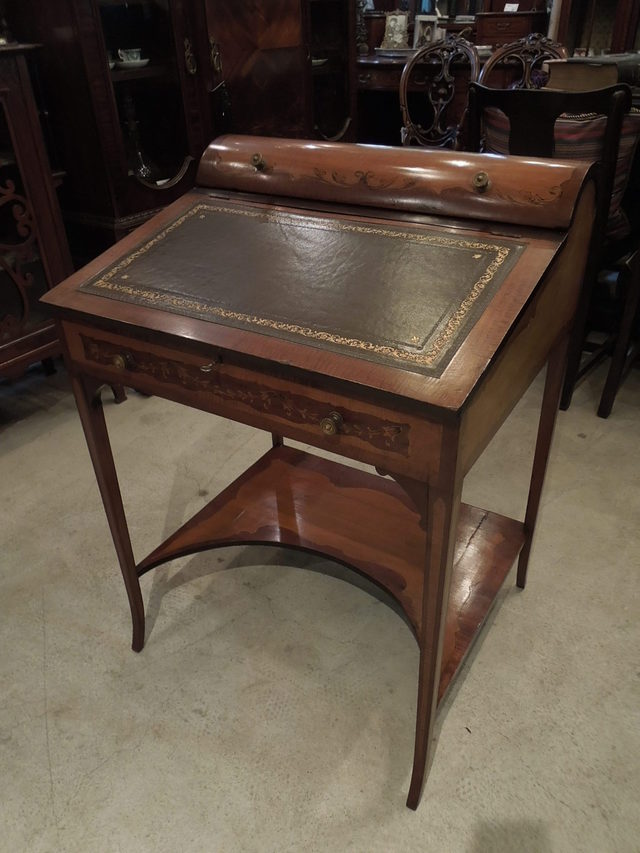 desk290720r_01.JPG