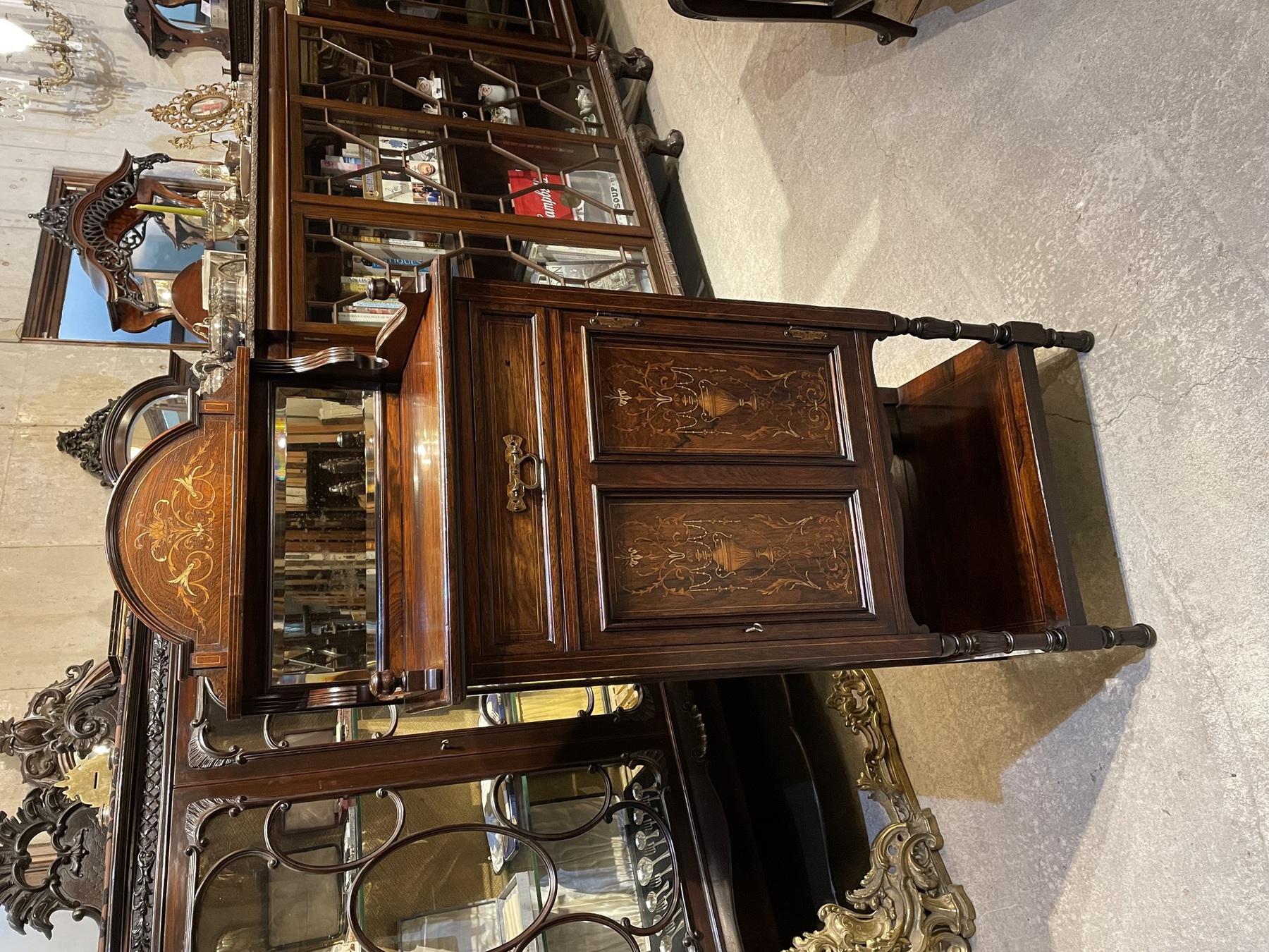 cabinet211217_01.JPG