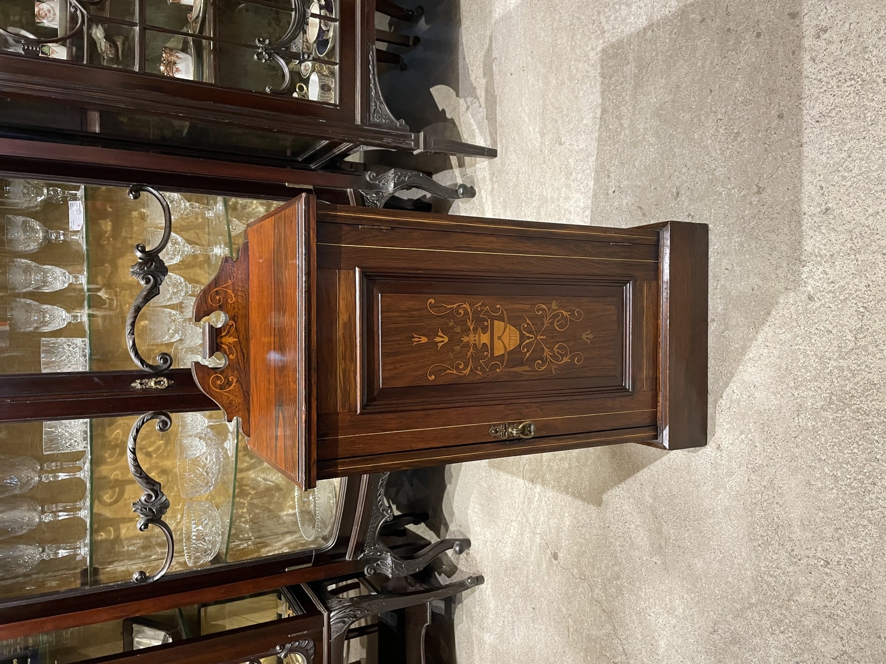 cabinet250802_01.JPG