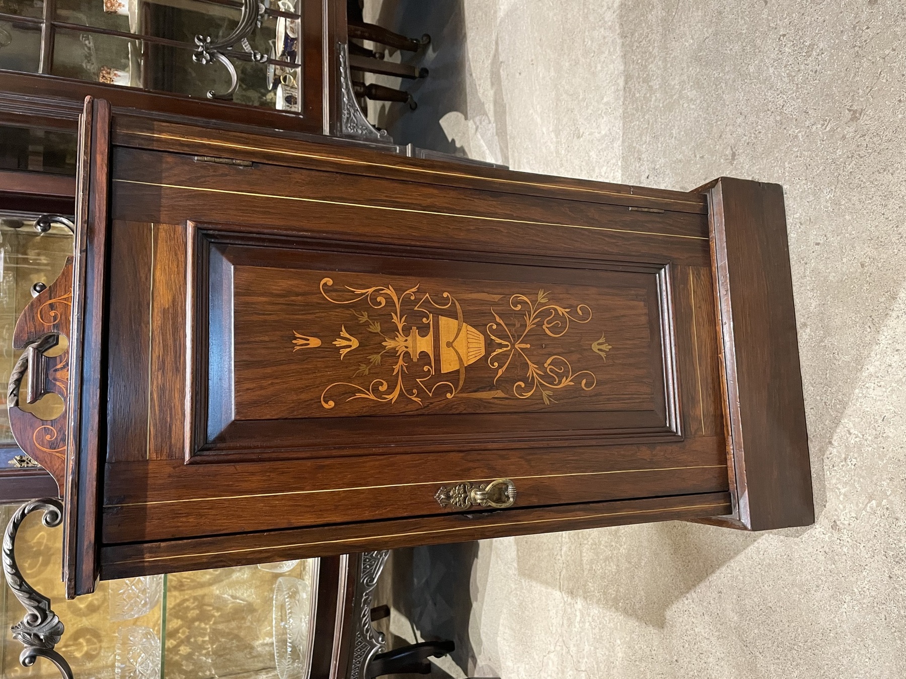 cabinet250802_04.JPG