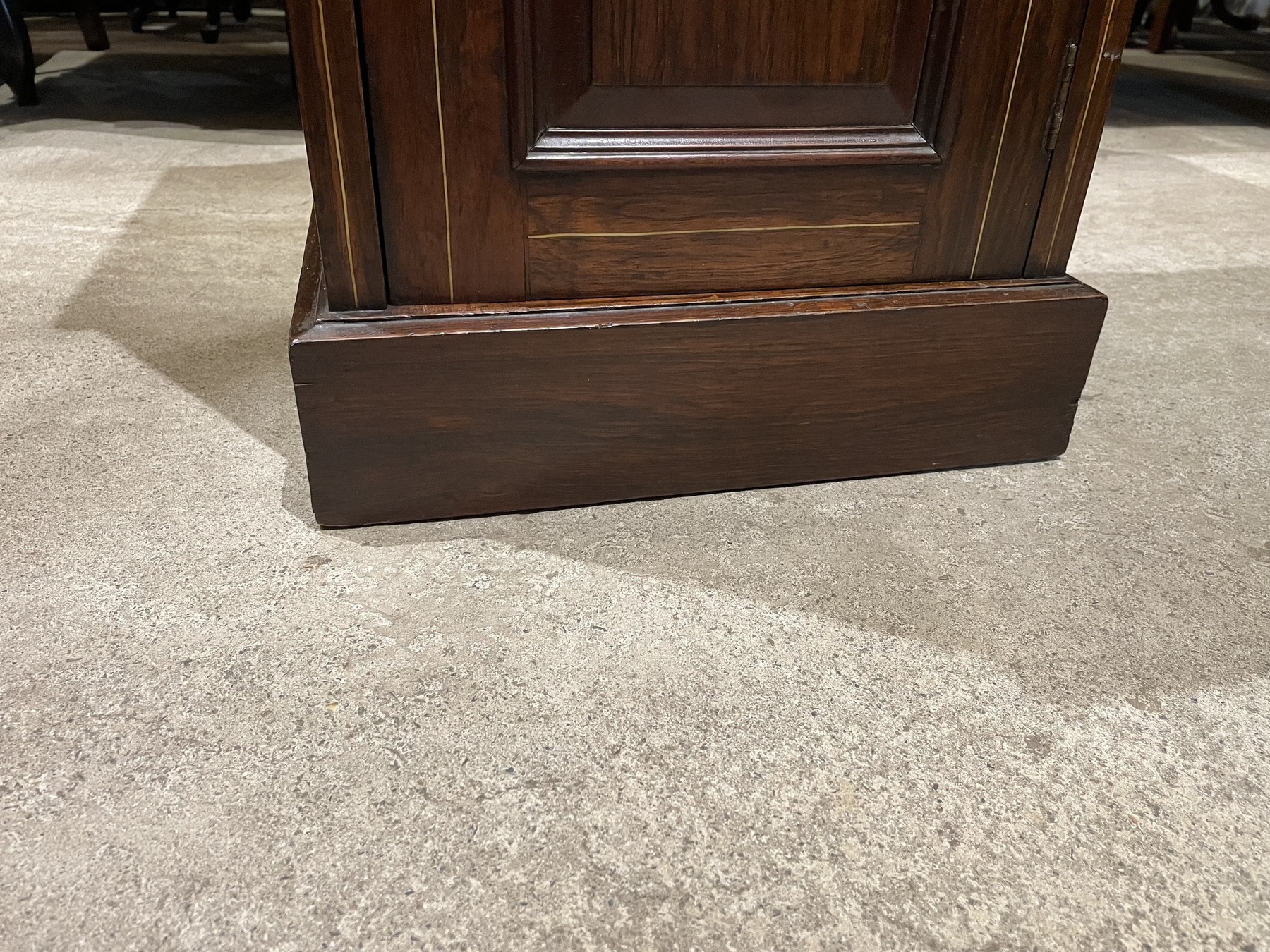cabinet250802_06.JPG