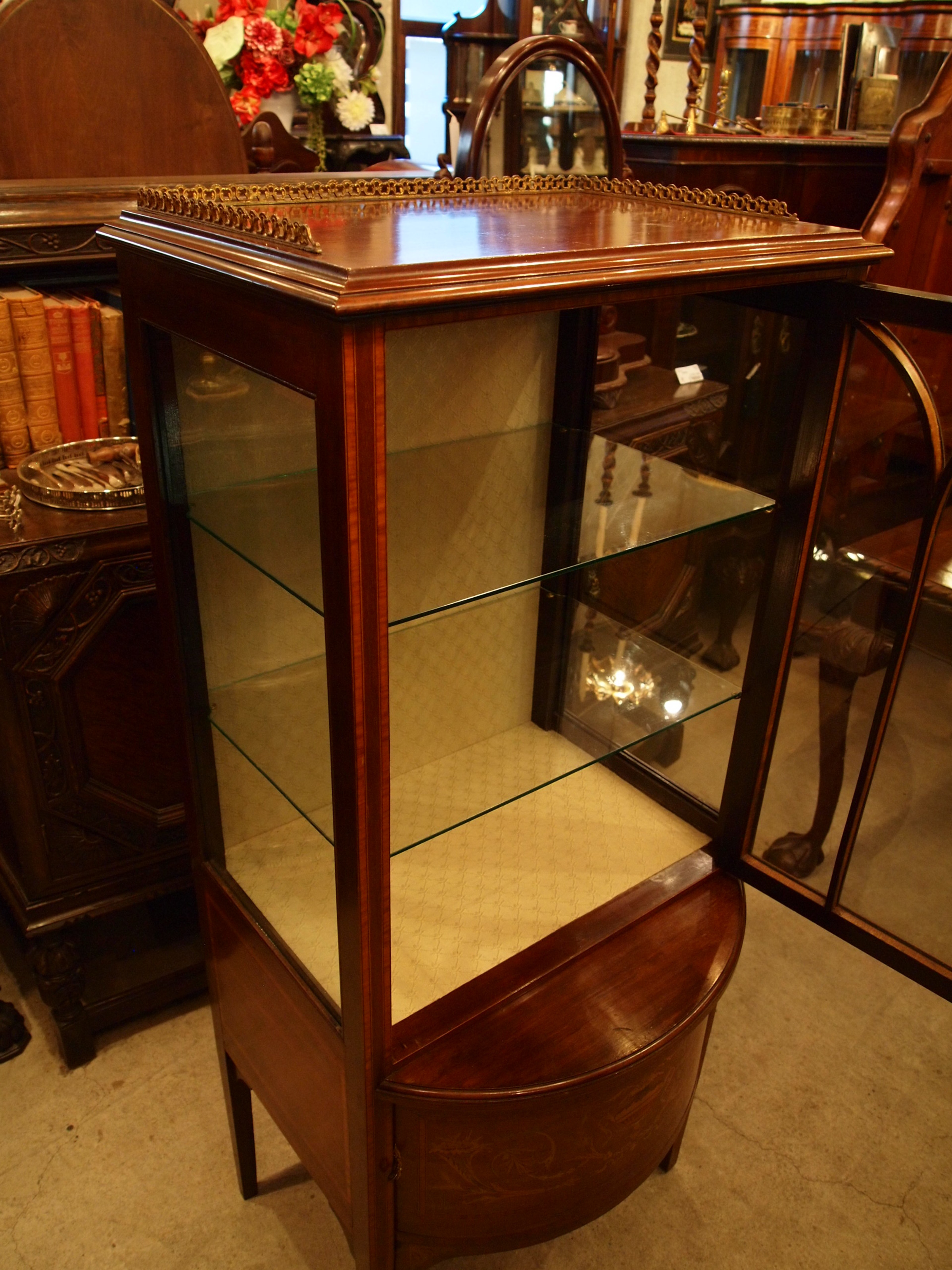 cabinet290303_05.JPG