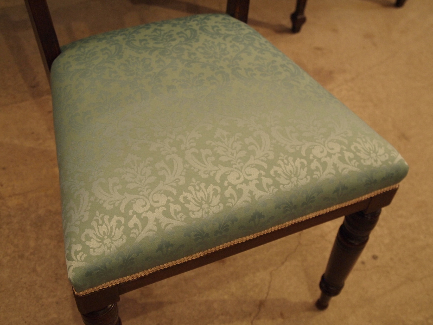 chair190308_06.JPG