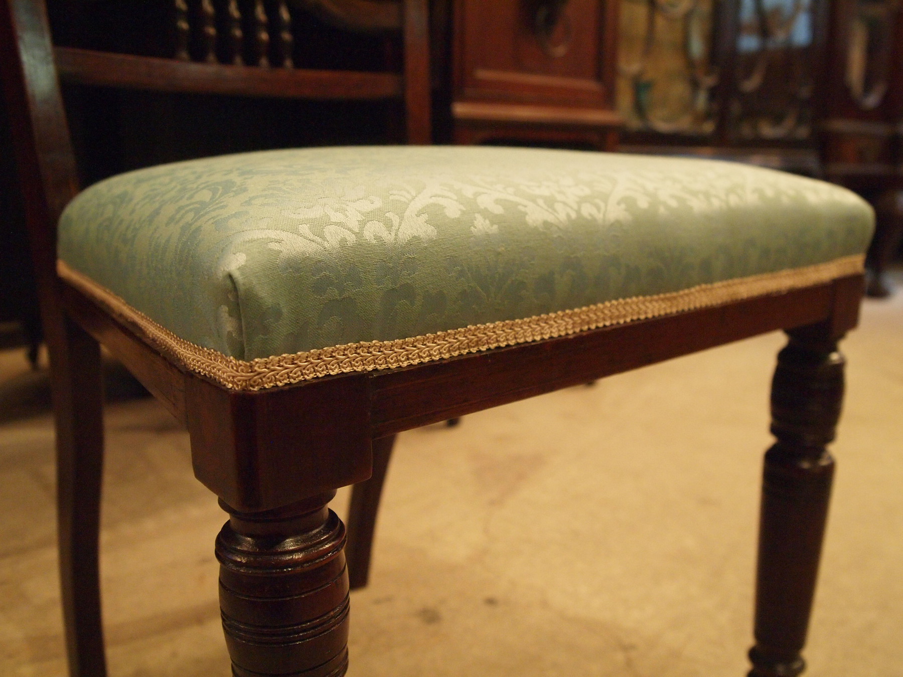 chair190308_07.JPG