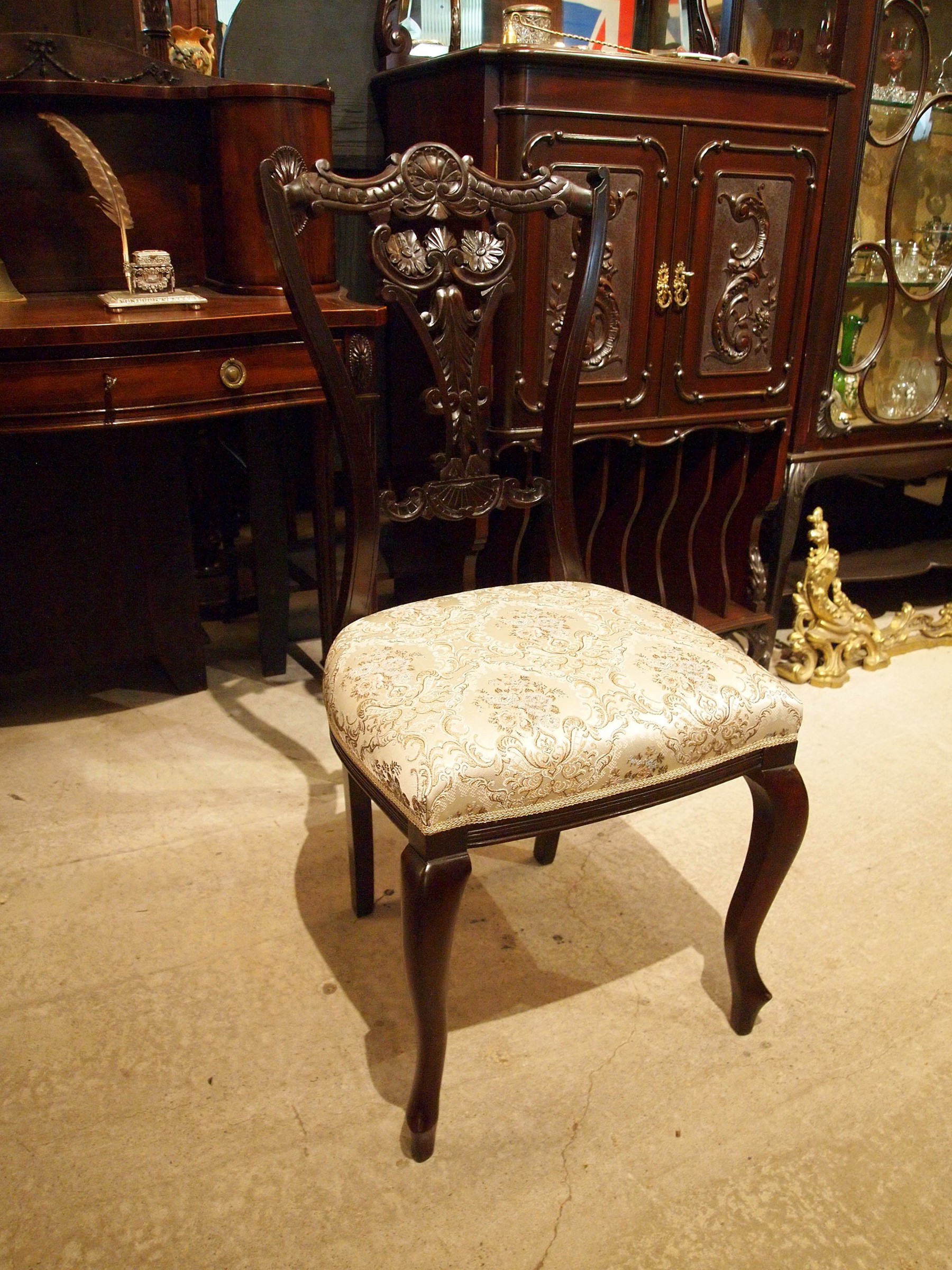 chair201030_05.JPG