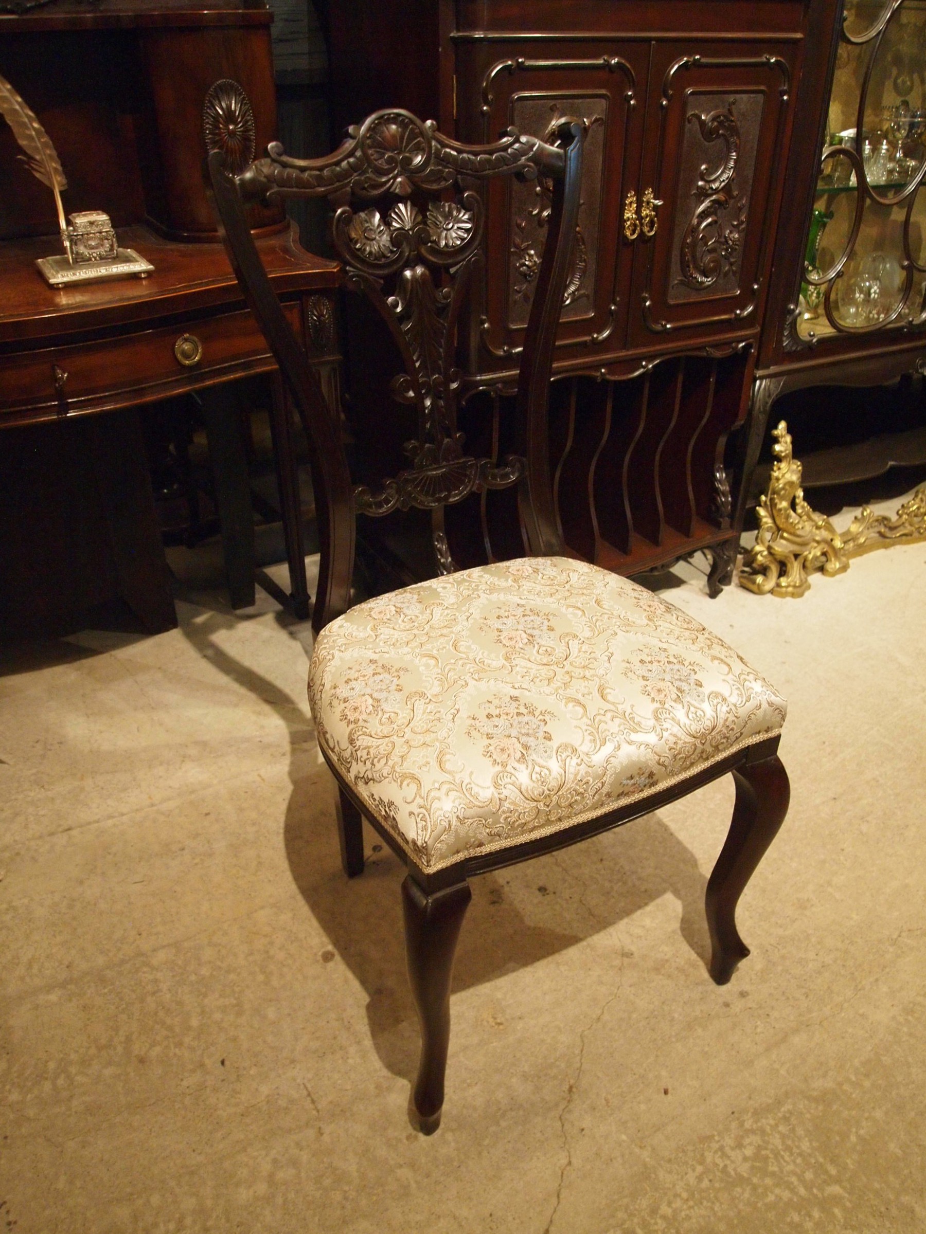 chair201030_06.JPG