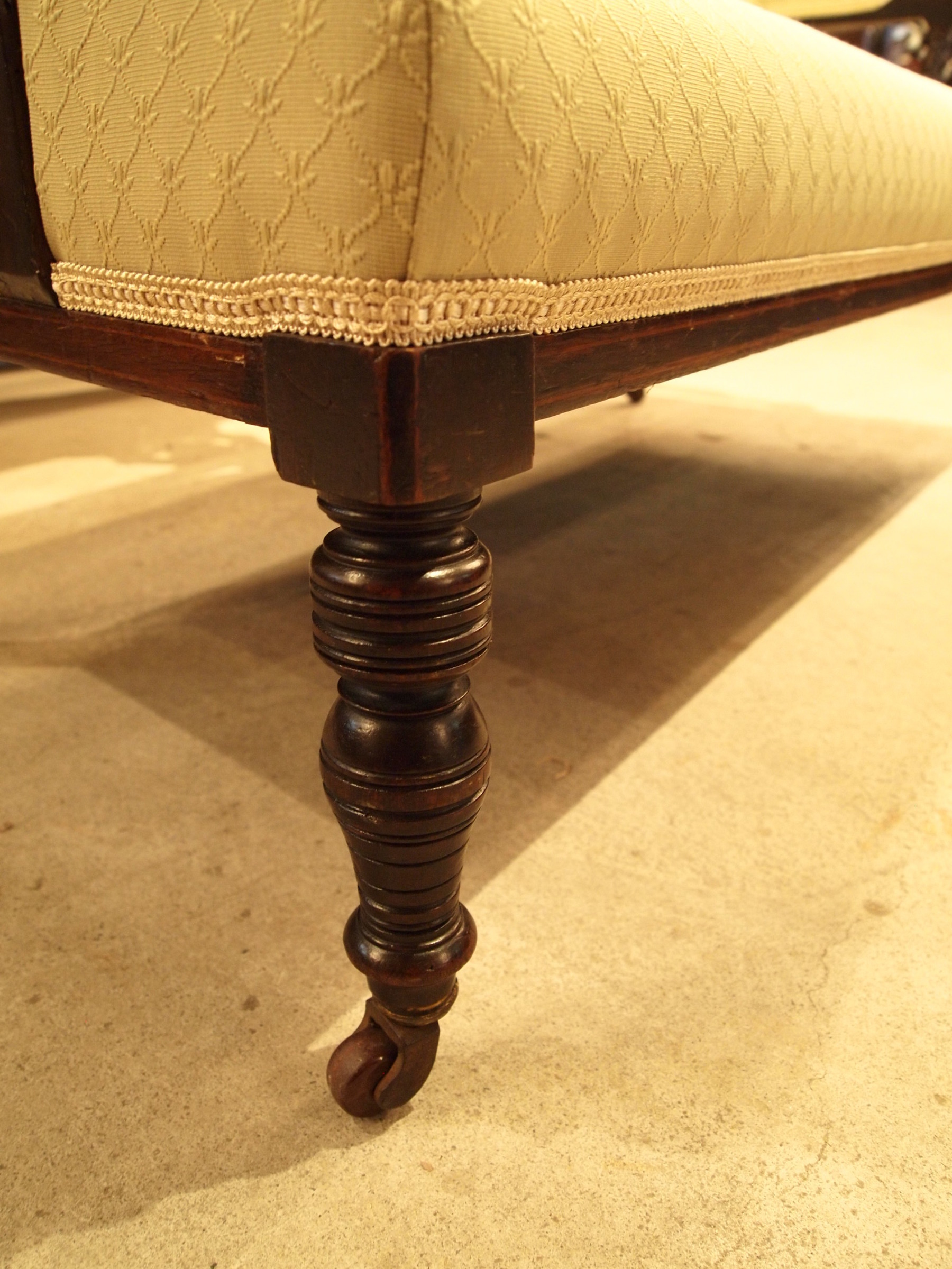 chair270322_07.JPG