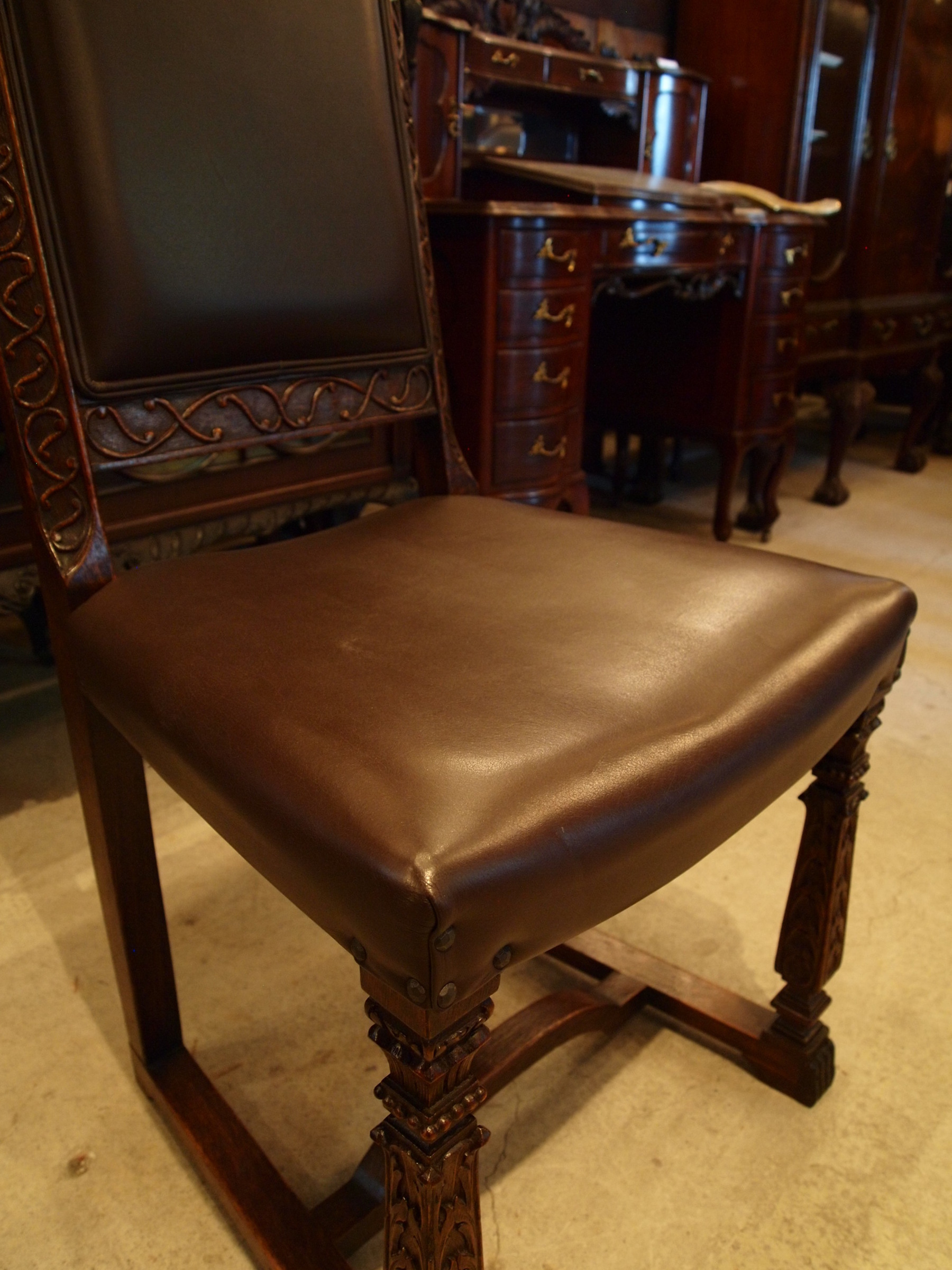 chair271030b_04.JPG