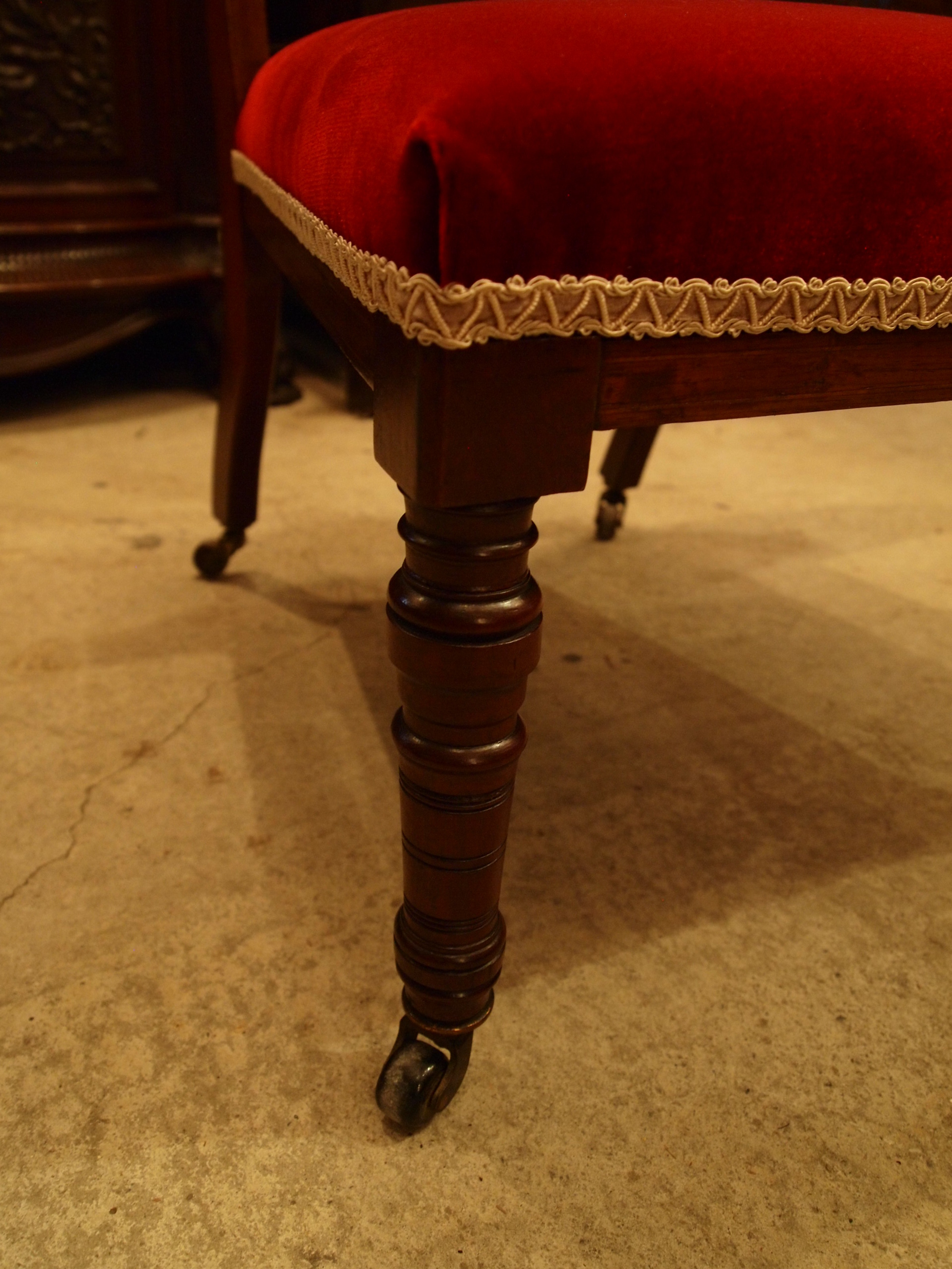 chair290219_05.JPG