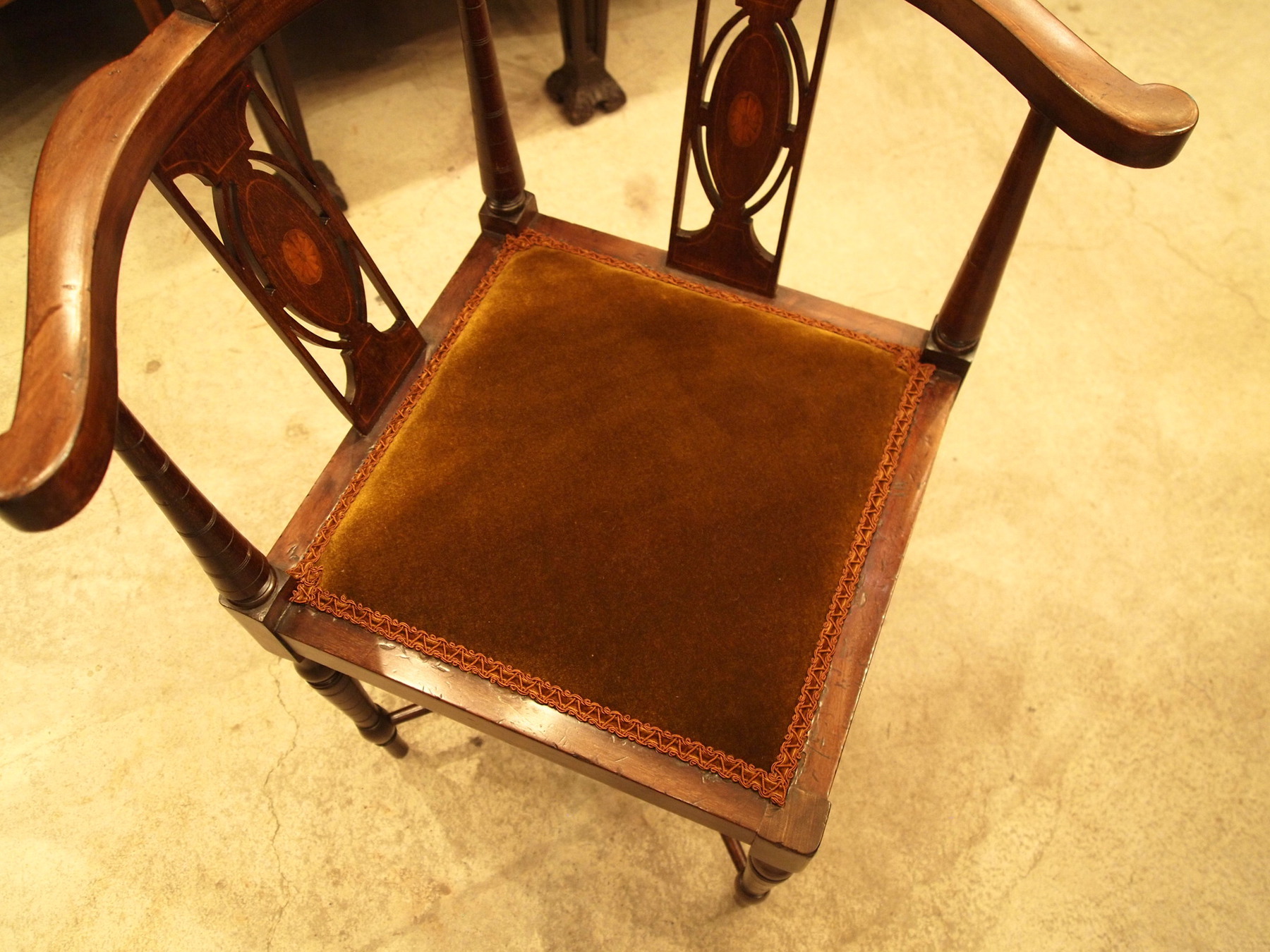 chair290604a_04.JPG
