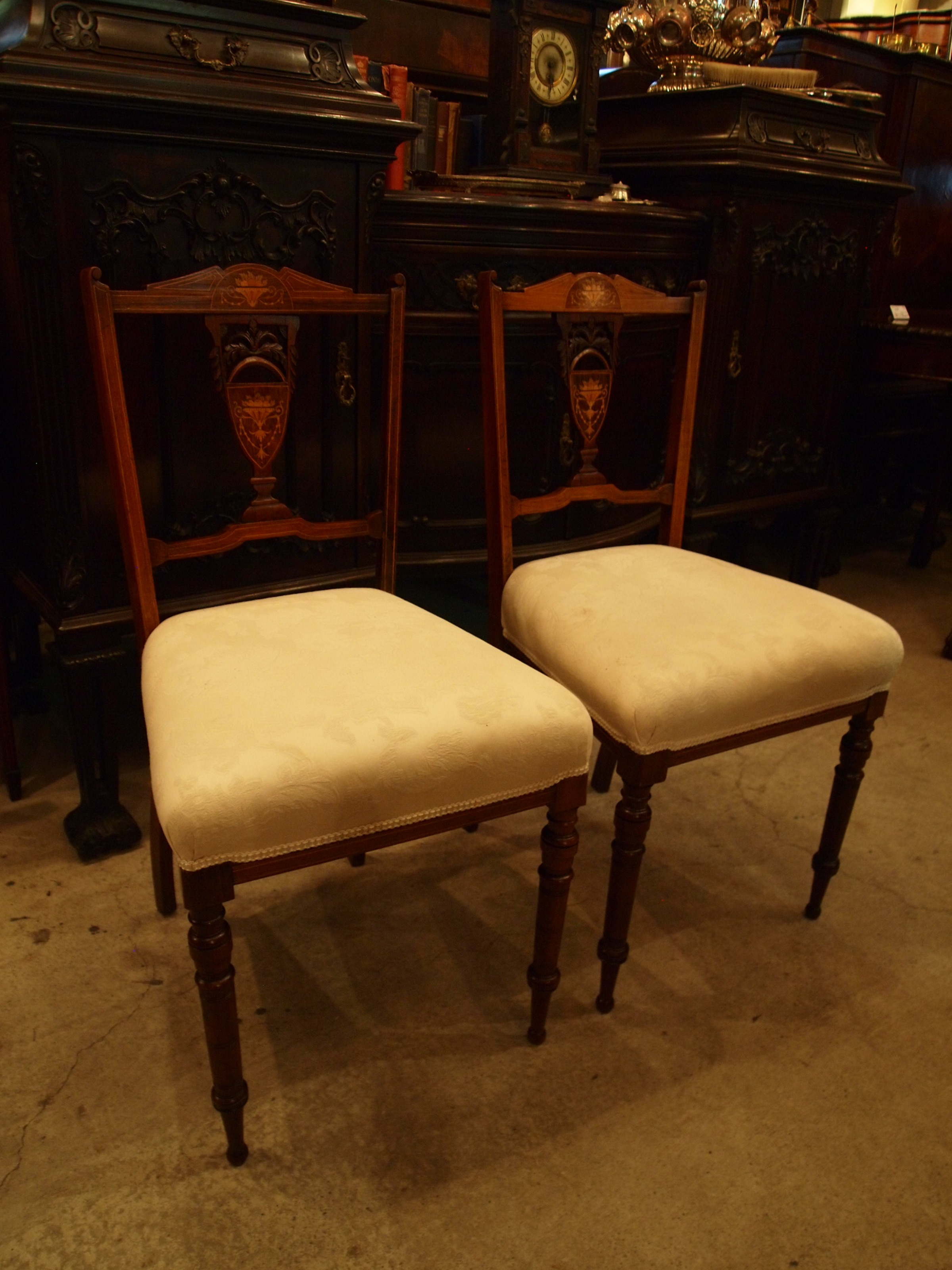 chair290707b_01.JPG