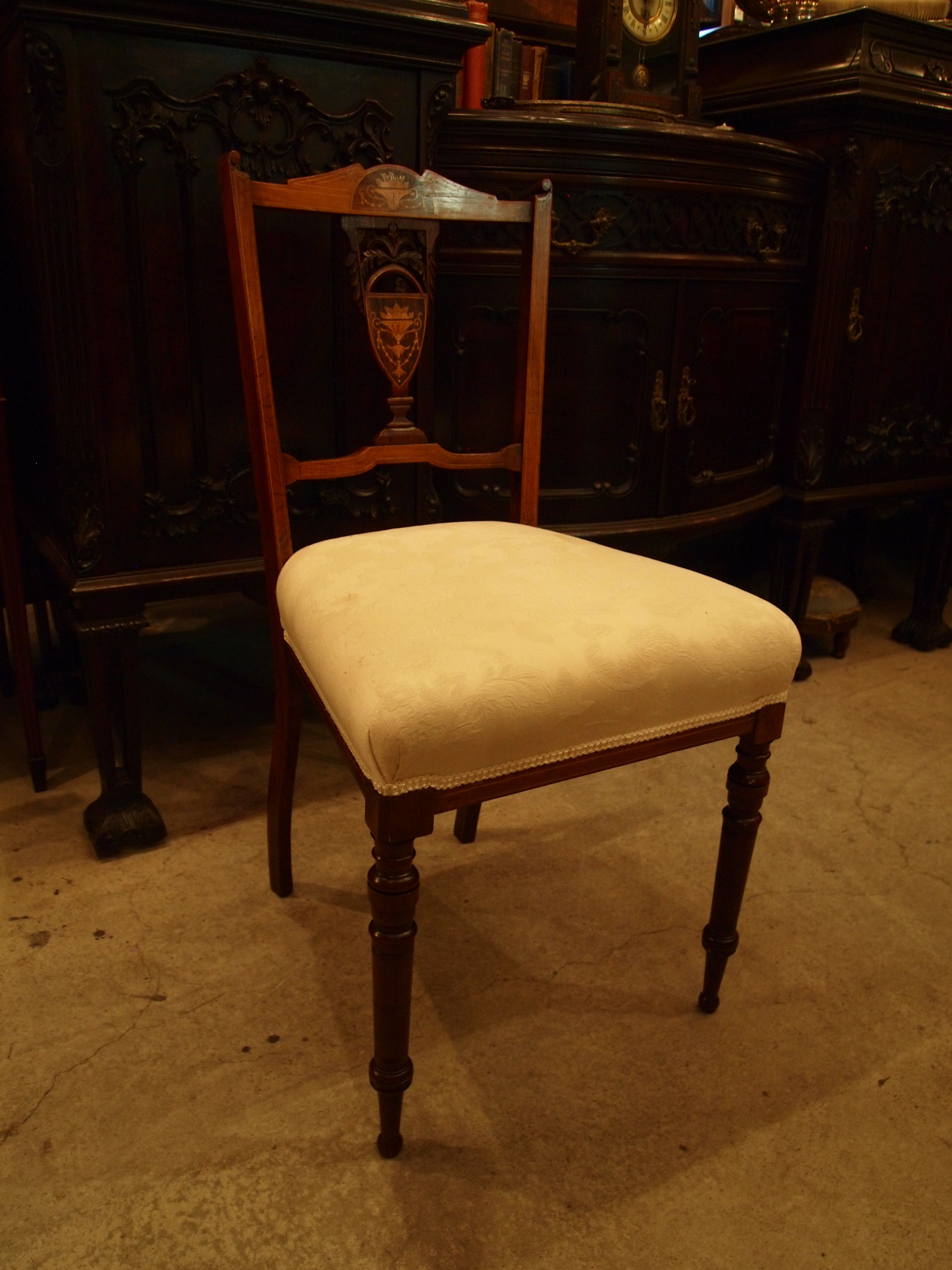 chair290707b_02.JPG