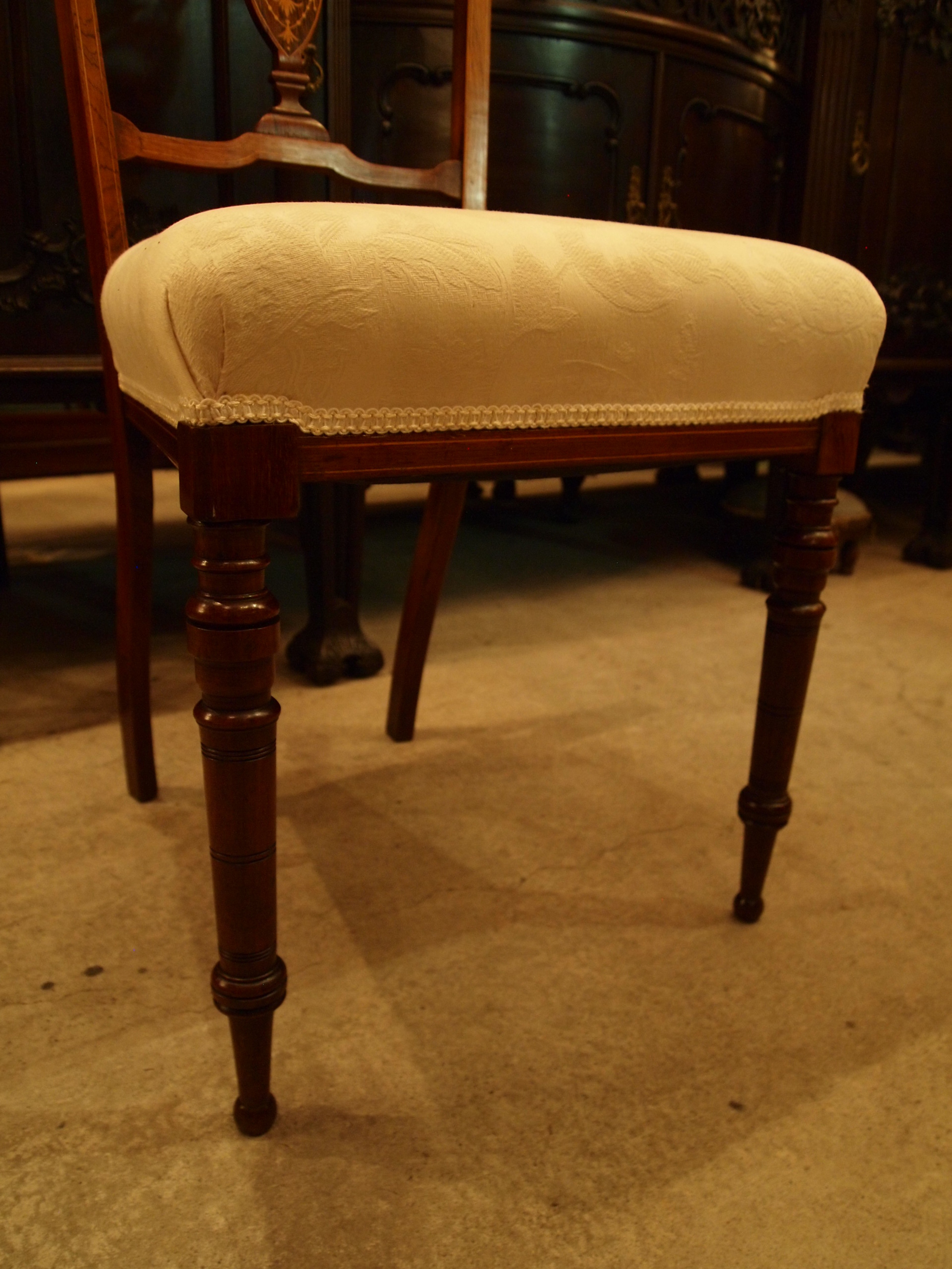 chair290707b_06.JPG
