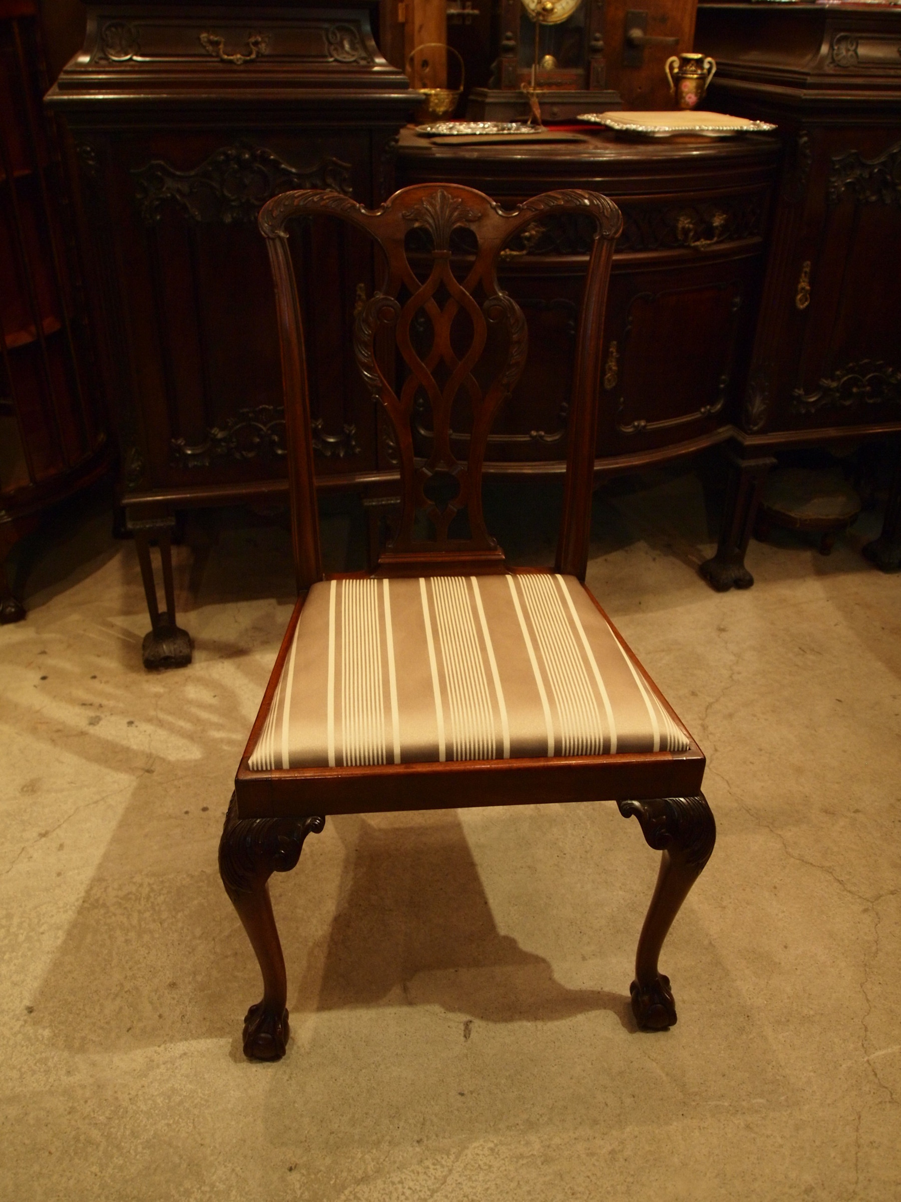 chair300202a_02.JPG