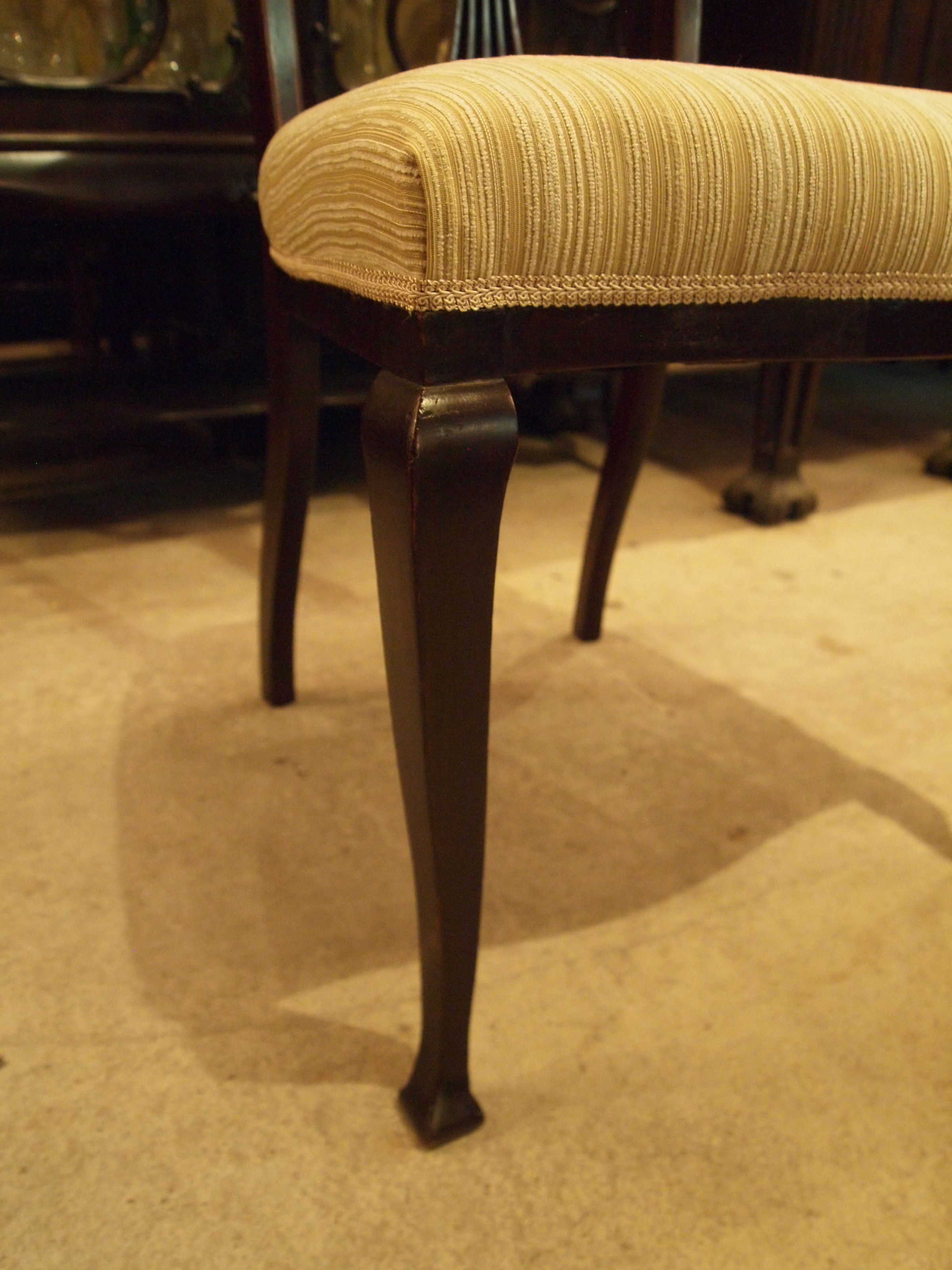 chair300525_09.JPG