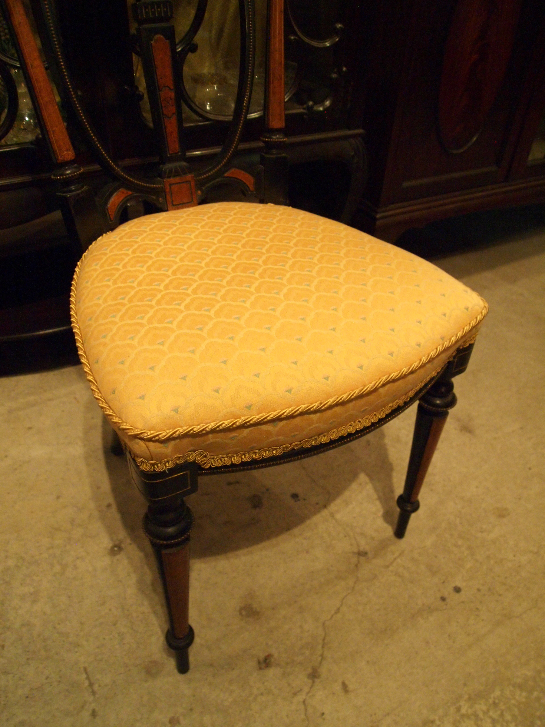 chair300901_08.JPG