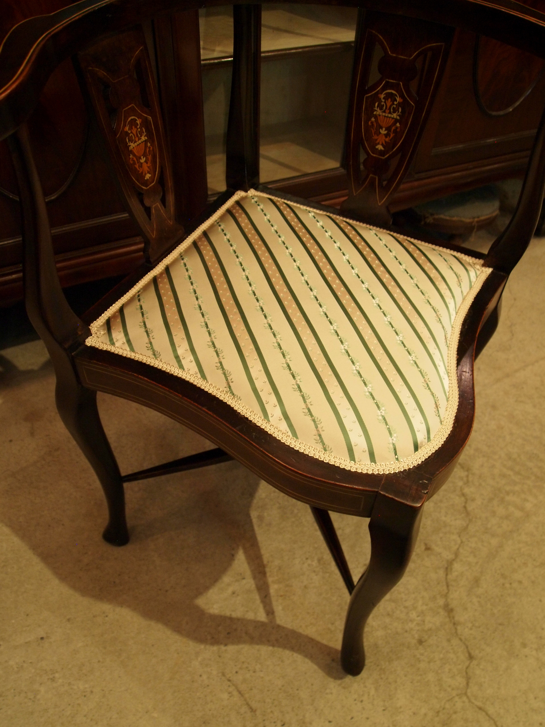 chair301026_08.JPG