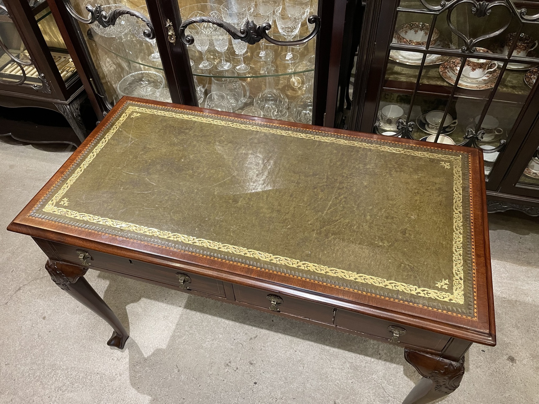 desk251003_04.JPG