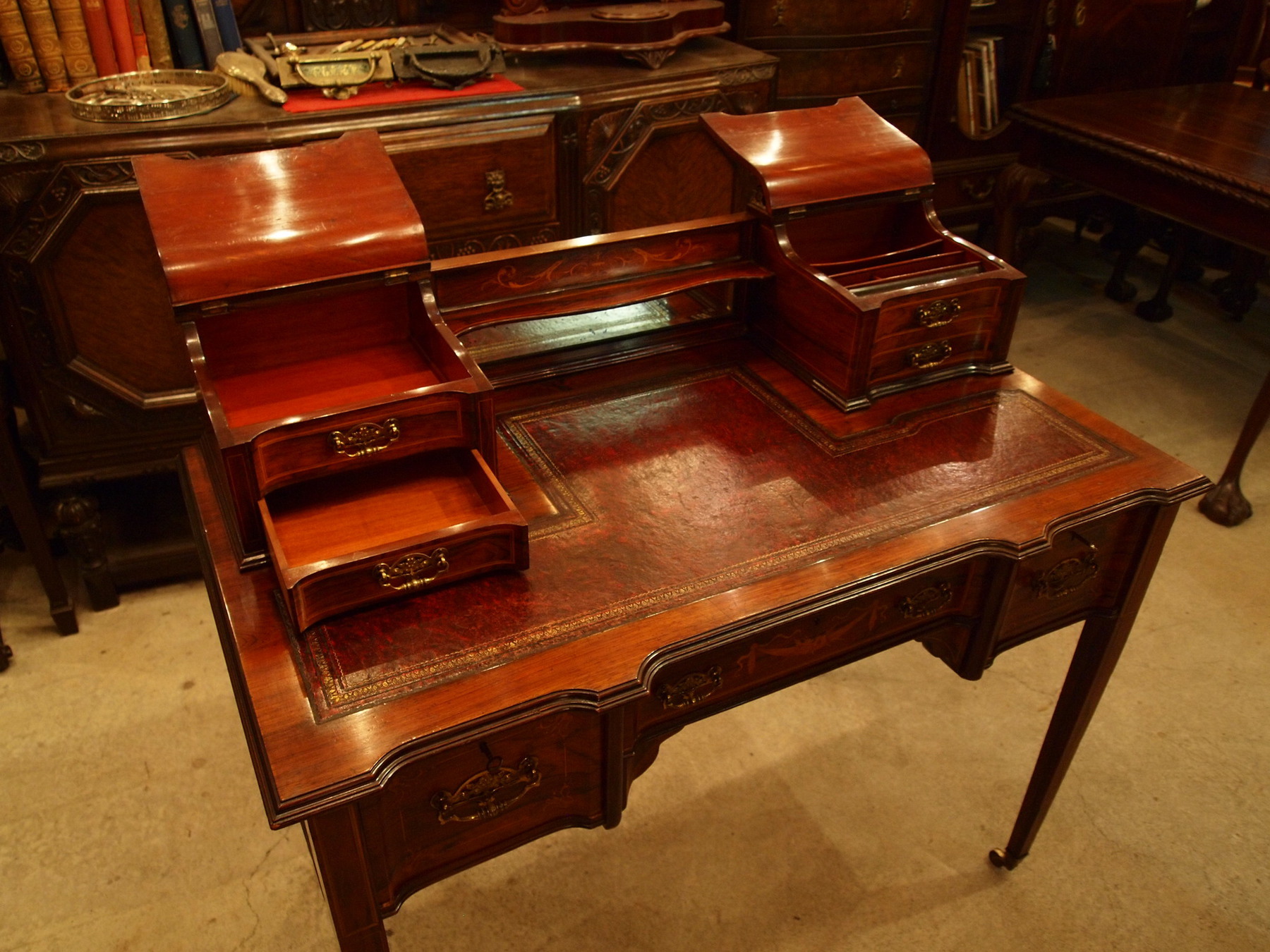 desk290122_04.JPG