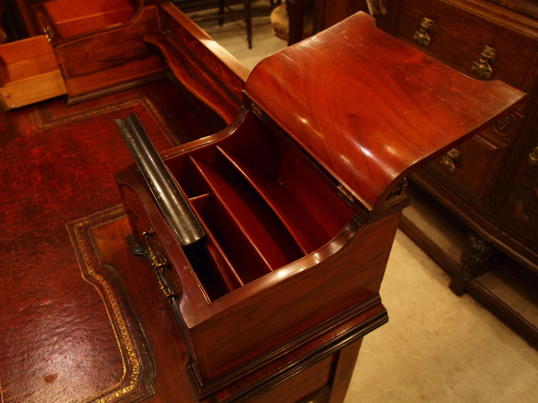 desk290122_07.JPG
