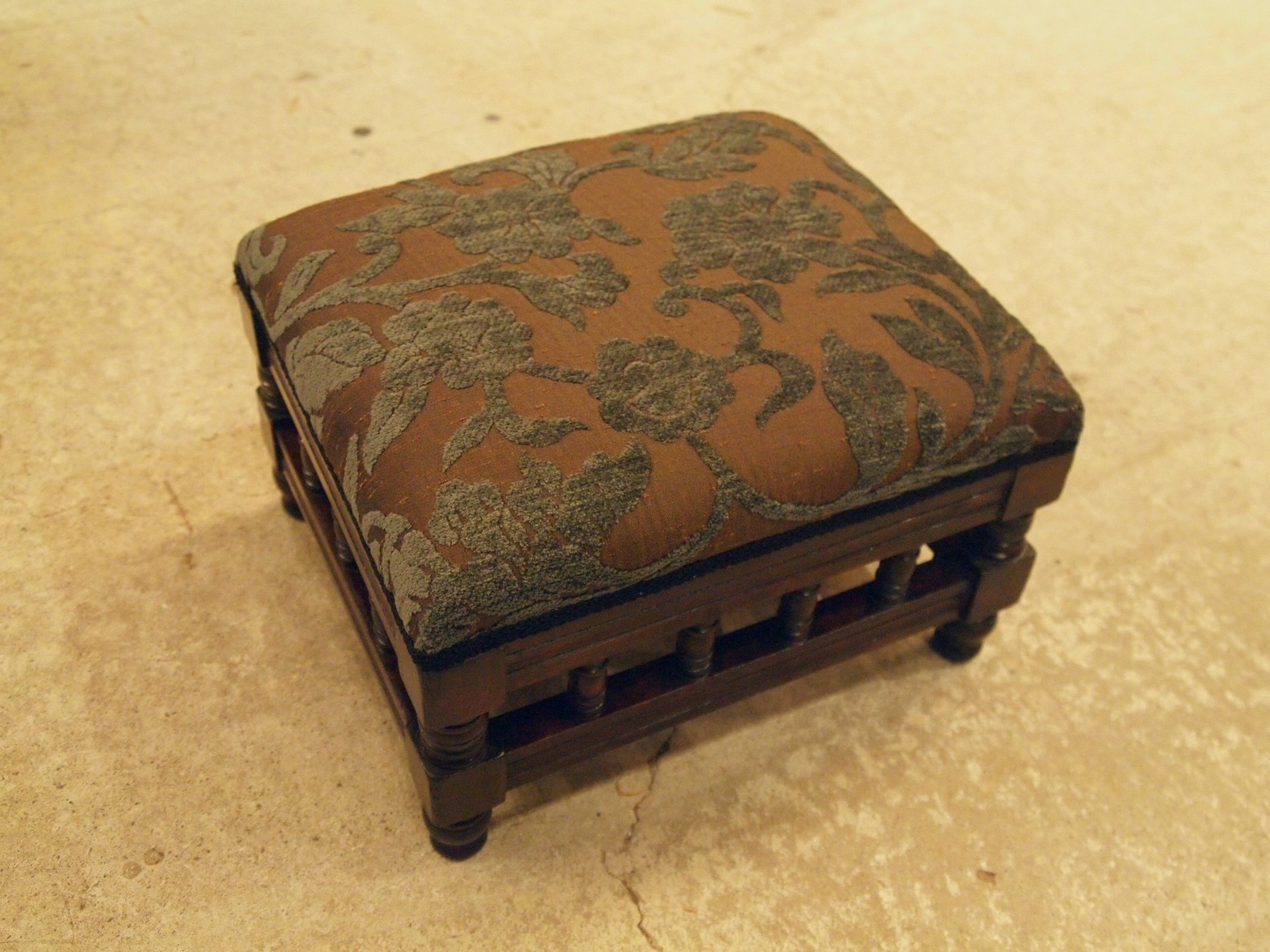 stool201030_04.JPG