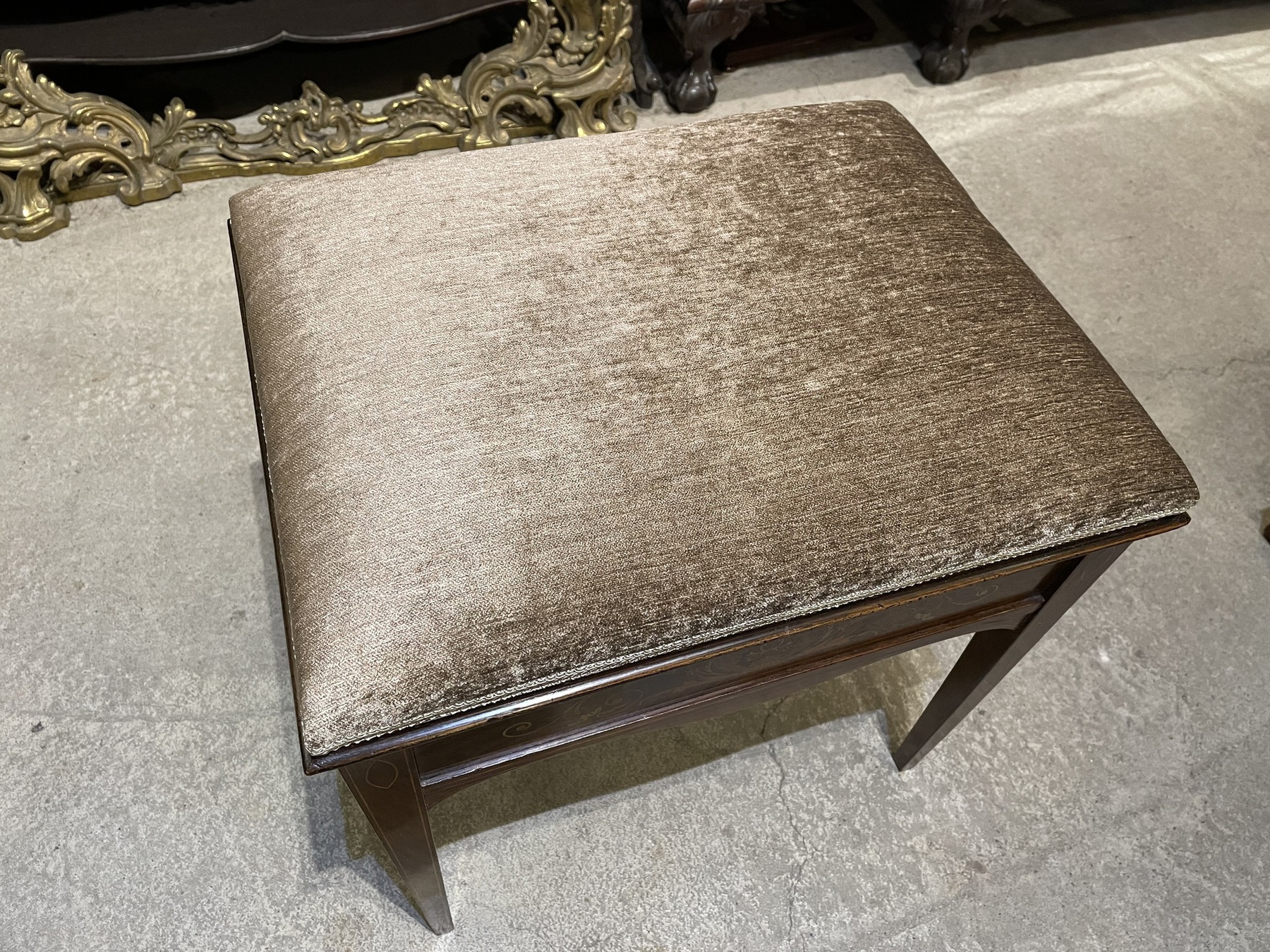 stool221023_02.JPG