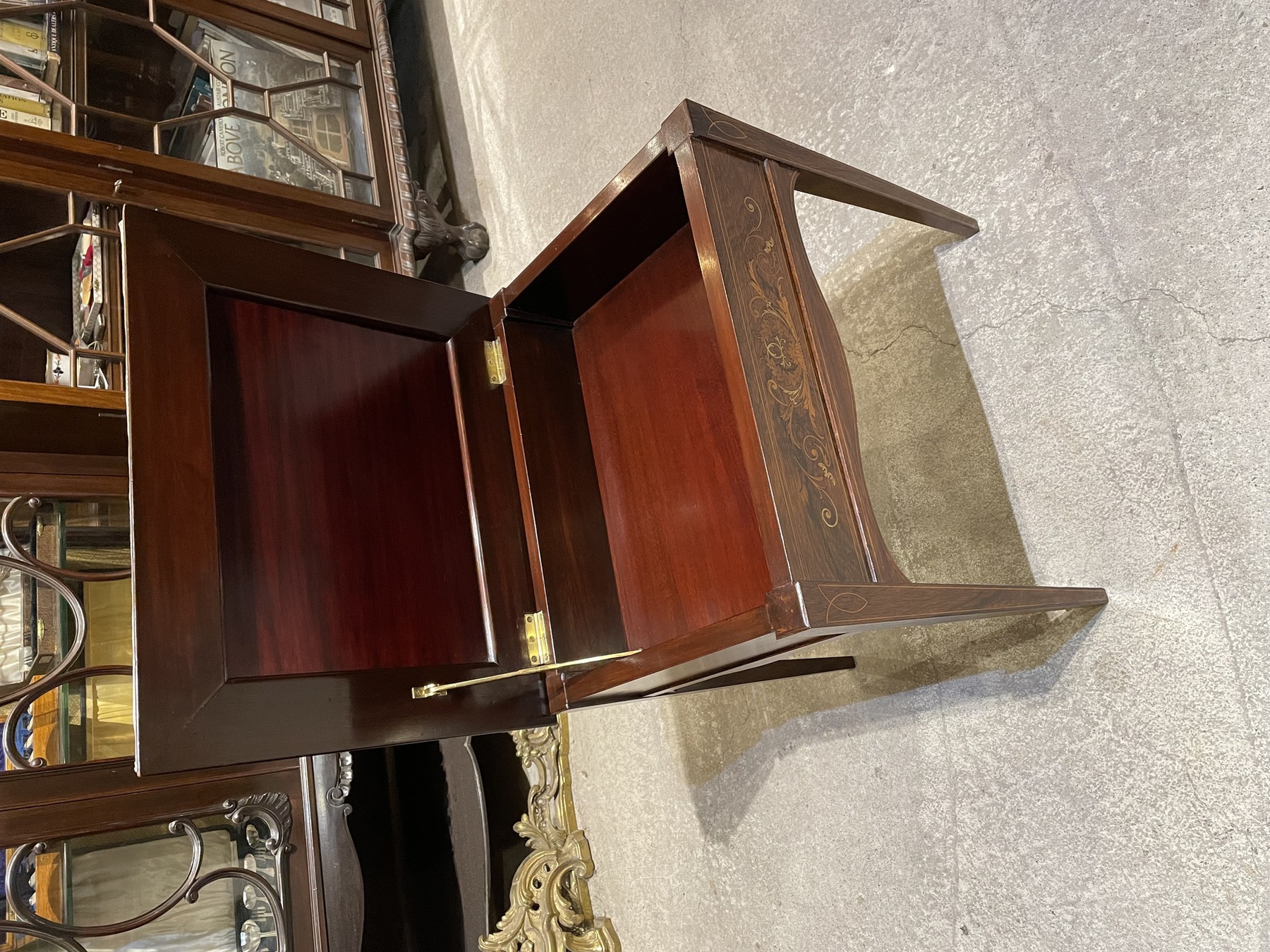 stool221023_03.JPG