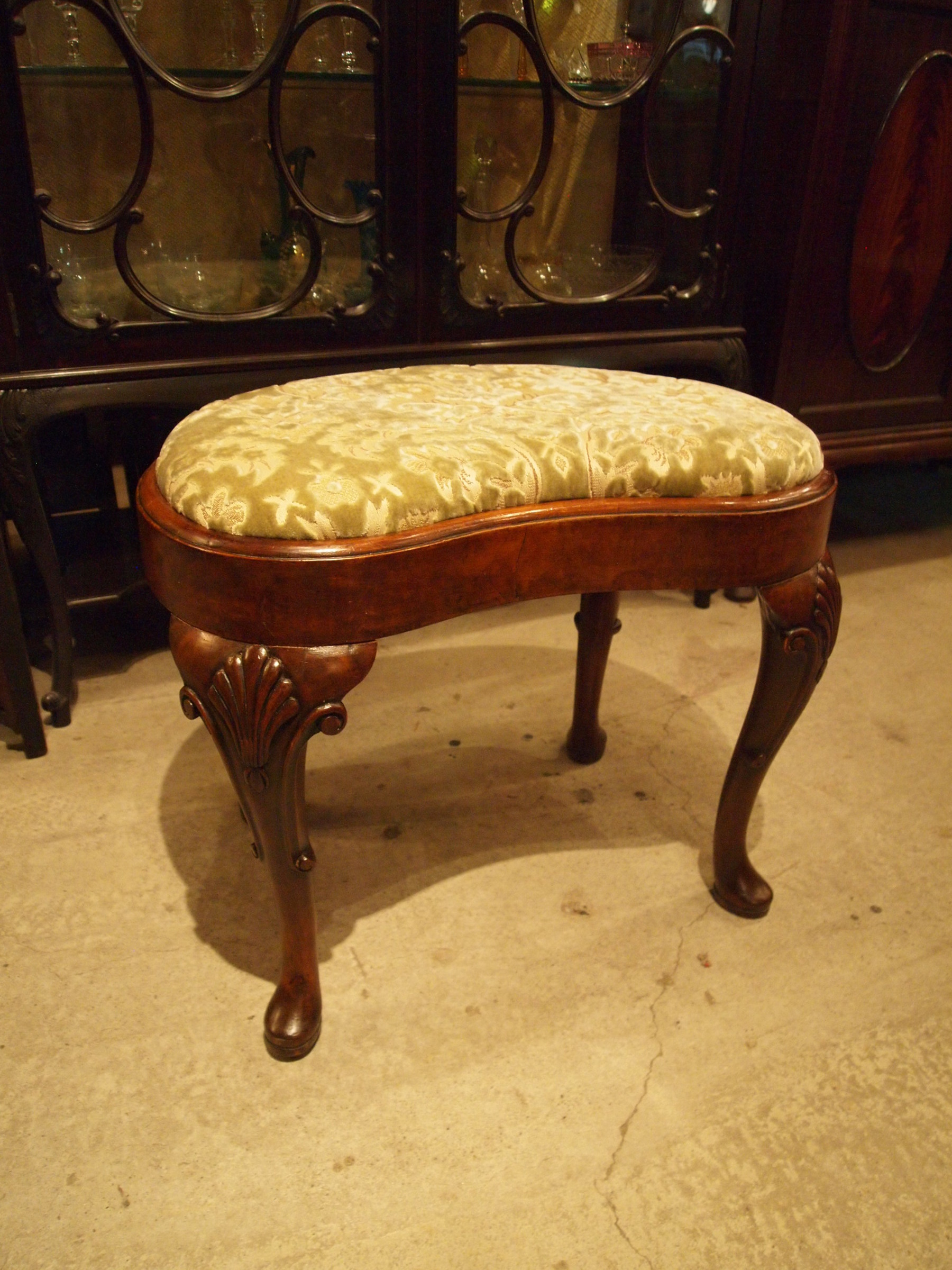 stool300901_01.JPG