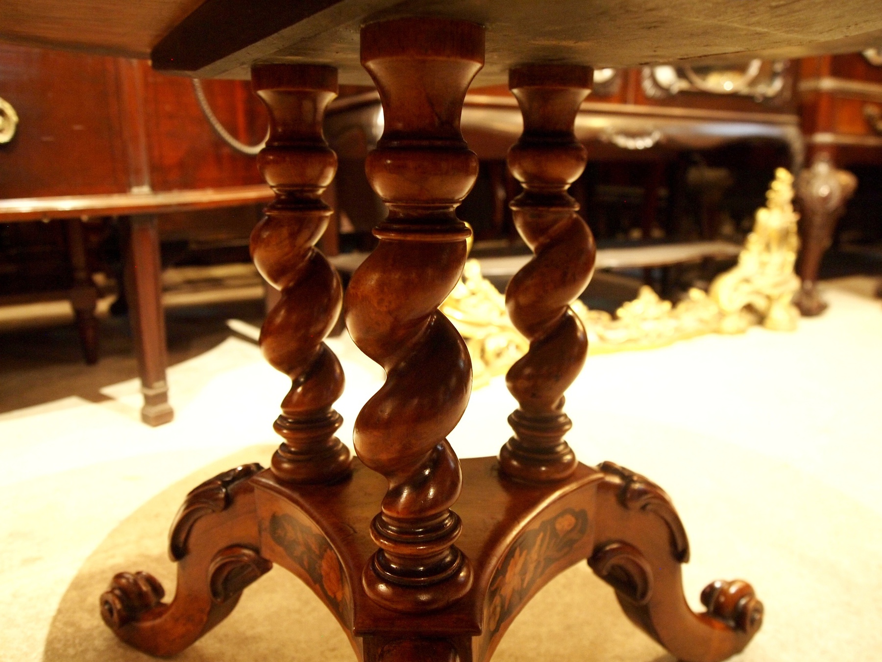 table200904a_07.JPG