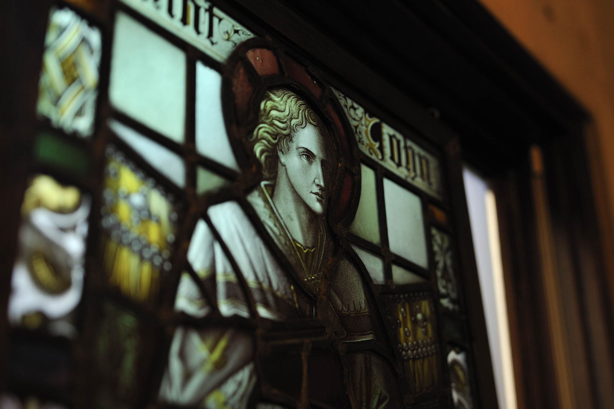 教会のエナメル絵付けステンドグラスUP致しました｜クレア