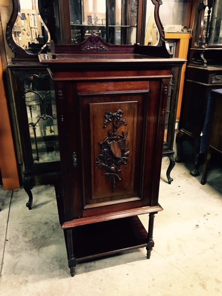 https://www.crair-antiques.com/info/images/02cabinet161118b_01.jpg