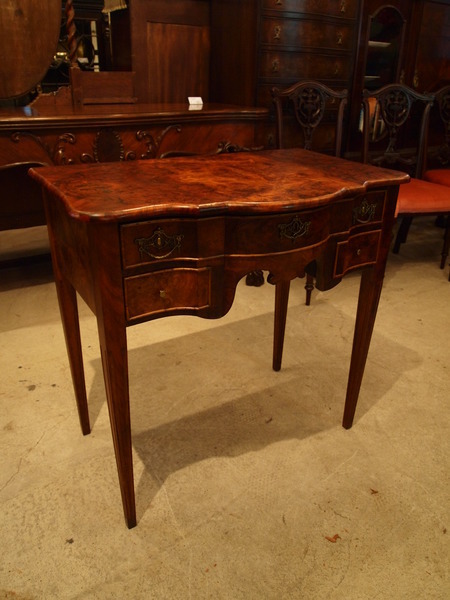 https://www.crair-antiques.com/info/images/2table160528d_01.JPG