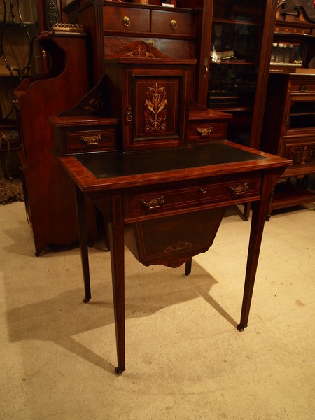 https://www.crair-antiques.com/info/images/a_desk150418_02.JPG