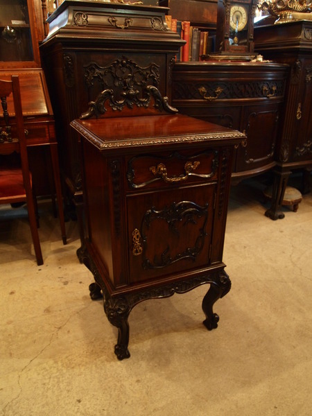 https://www.crair-antiques.com/info/images/cabinet170701_01.jpg