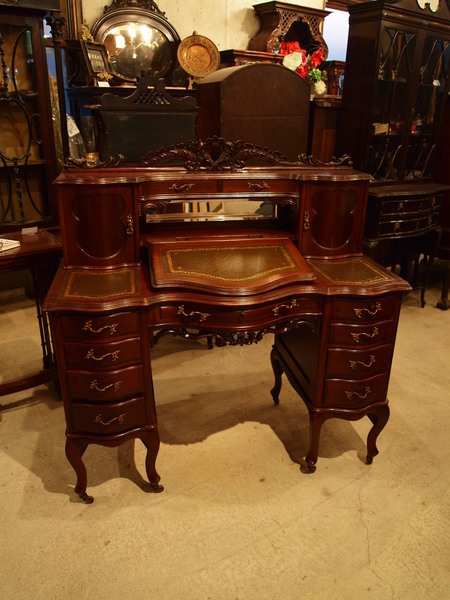 https://www.crair-antiques.com/info/images/desk151009_01.JPG