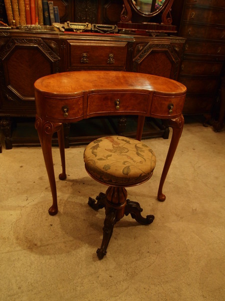 https://www.crair-antiques.com/info/images/desk161223a_01.JPG