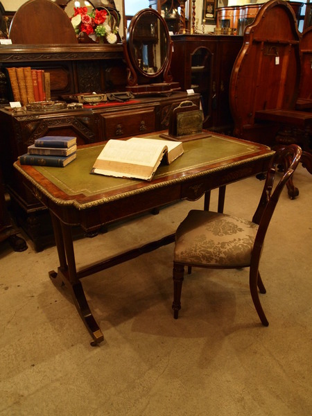 https://www.crair-antiques.com/info/images/desk170303_01.JPG