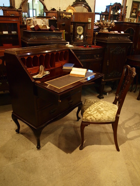 https://www.crair-antiques.com/info/images/desk171117_02.jpg