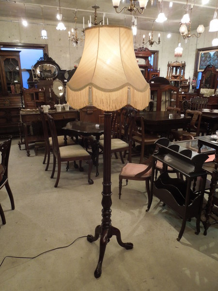 https://www.crair-antiques.com/info/images/lamp140110a_01.JPG