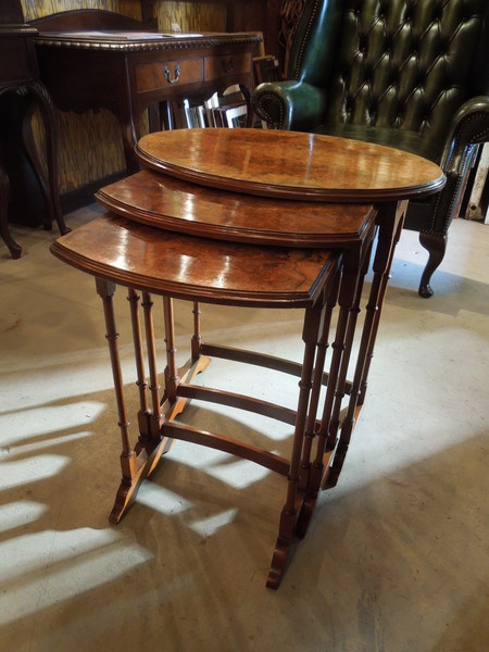 https://www.crair-antiques.com/info/images/table131213a_02.JPG