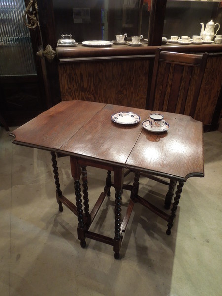 https://www.crair-antiques.com/info/images/table140110a_01.JPG