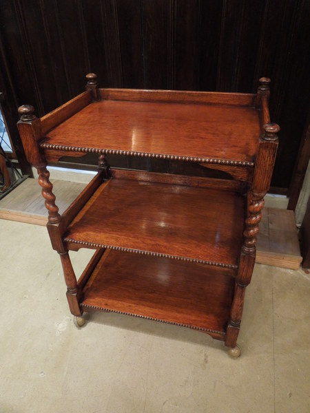 https://www.crair-antiques.com/info/images/table140117a_01.JPG