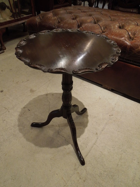 https://www.crair-antiques.com/info/images/table140706a_01.JPG