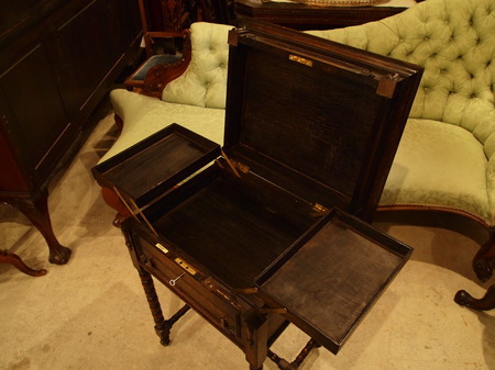 https://www.crair-antiques.com/info/images/table150211_02.JPG