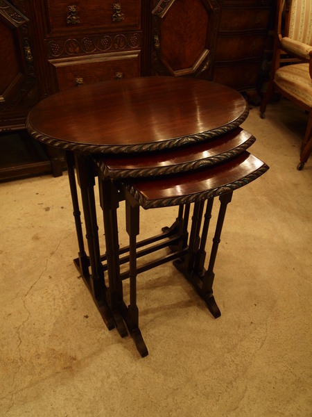 https://www.crair-antiques.com/info/images/table161204a_02.JPG