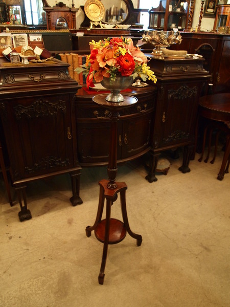 https://www.crair-antiques.com/info/images/table170707d_01.jpg