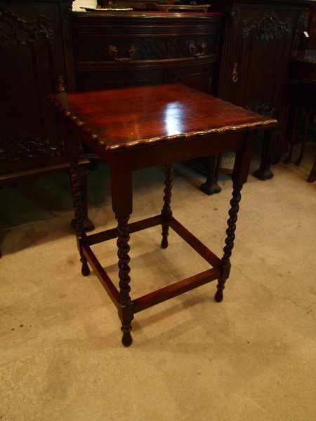 https://www.crair-antiques.com/info/images/table170915c_01.jpg